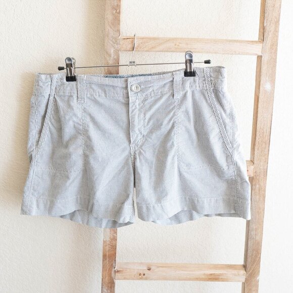 VINTAGE! LEVI'S PIN STRIPE COTTON SHORTS SZ 6 - Picture 1 of 6
